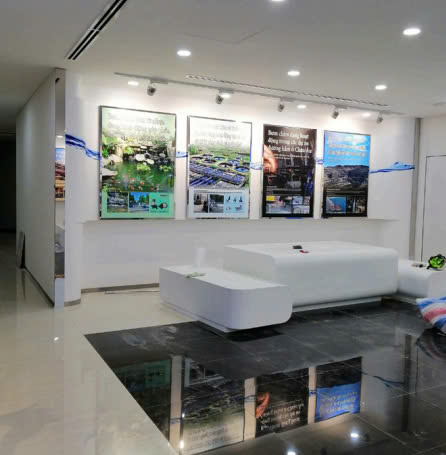 Cung cấp bục gỗ trang trí tường alu dán office và khung tranh