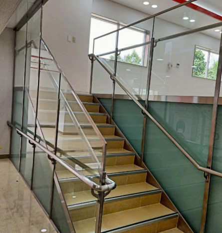 Cầu thang kính và inox cho nhà máy sữa Yakult - KCN Vship