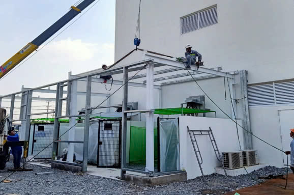 Hoàn thiện lắp kéo thép ốp vách panel nhà điện cho công trình Gunze - Vship2A