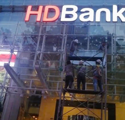 Thi công các sản phẩm về cửa nhôm kính